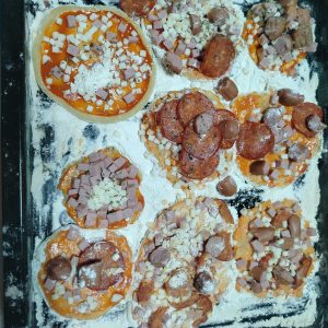 Taller infantil de pizzetas: mini pizzas hechas por los niños