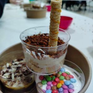 Taller de postres en vasitos, talleres culturales para fiestas infantiles