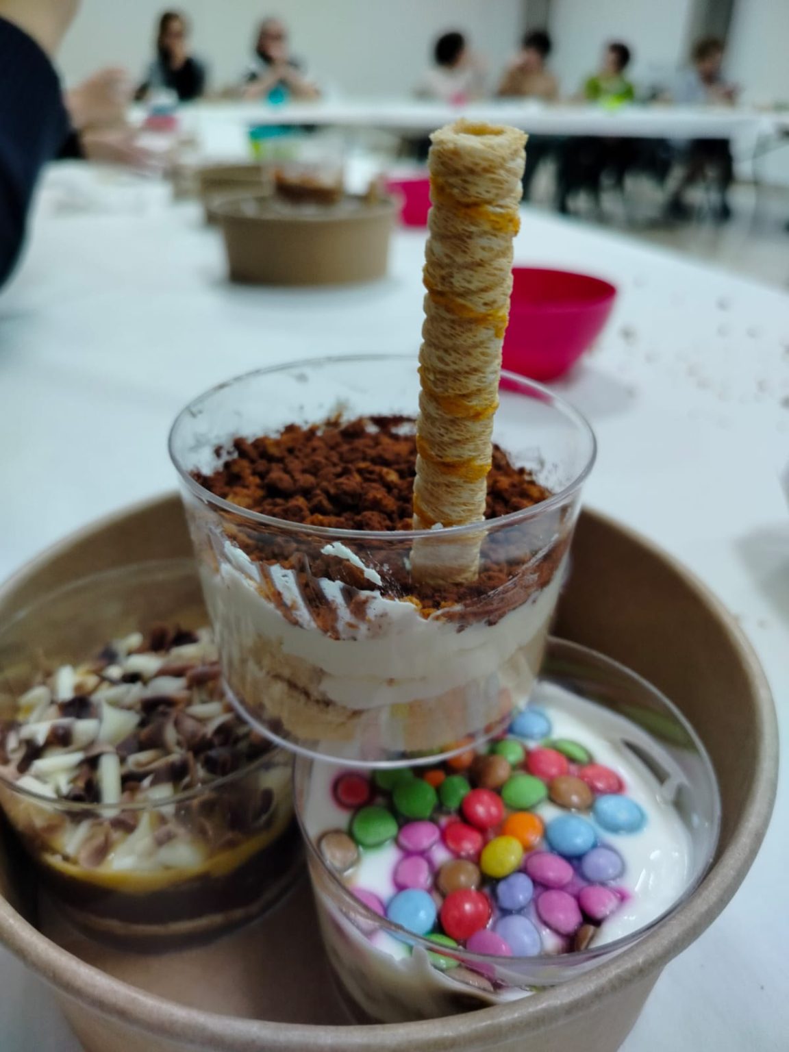 Taller de postres en vasitos, talleres culturales para fiestas infantiles